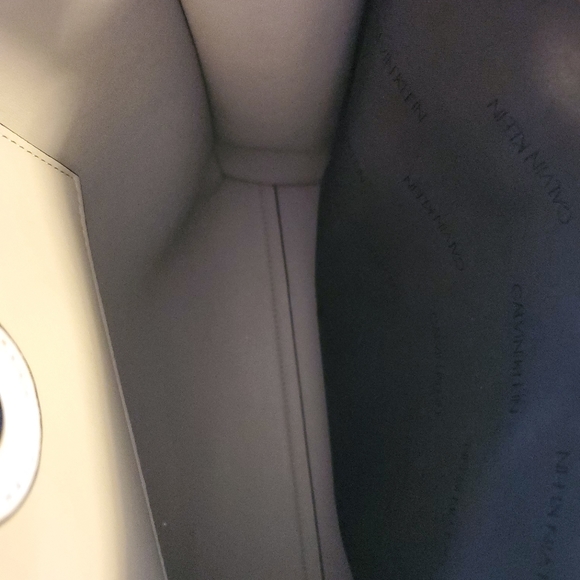 HOST PICK** CALVIN KLEIN HAND BAG - Picture 9 of 13